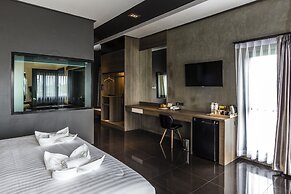 Cresco Hotel Buriram
