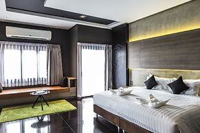 Cresco Hotel Buriram