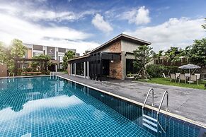 Cresco Hotel Buriram