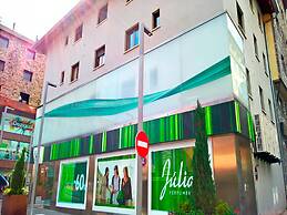 Apartamentos Pantebre 3000