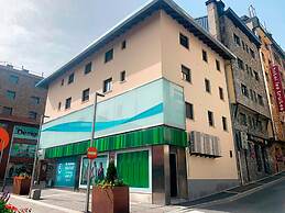 Apartamentos Pantebre 3000