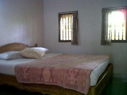 Padang Lovina Sea Side Cottage