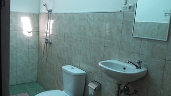 Padang Lovina Sea Side Cottage