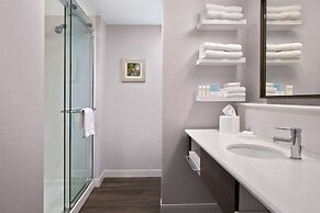 Hampton Inn & Suites-Seattle Woodinville WA