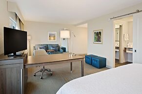 Hampton Inn & Suites-Seattle Woodinville WA
