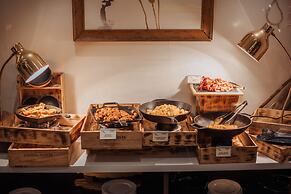 Thang Long Opera Hotel