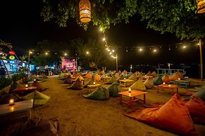 Gili Sands Hotel & Bar