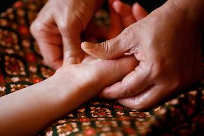 Gili Sands Hotel & Bar