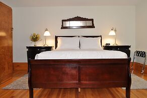 Holman's Heritage Suites