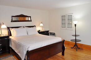 Holman's Heritage Suites