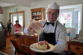 Holman's Heritage Suites