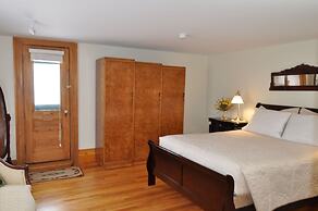 Holman's Heritage Suites