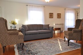 Holman's Heritage Suites