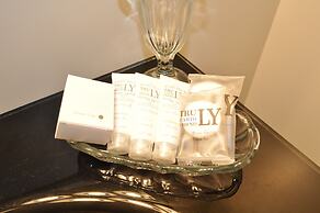 Holman's Heritage Suites