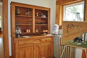 Holman's Heritage Suites