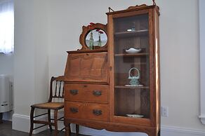 Holman's Heritage Suites