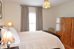 Holman's Heritage Suites