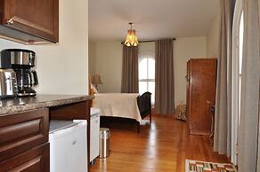 Holman's Heritage Suites