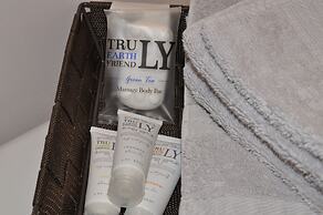 Holman's Heritage Suites