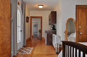 Holman's Heritage Suites