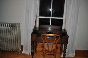 Holman's Heritage Suites