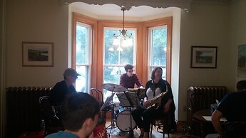 Holman's Heritage Suites