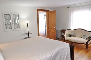 Holman's Heritage Suites