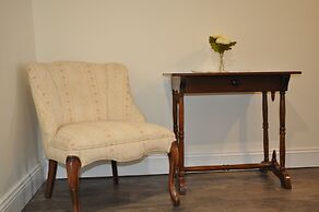 Holman's Heritage Suites