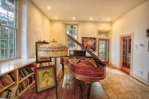 The Buck School Inn