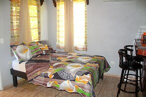 Cabinas Mansión Tropical Quepos