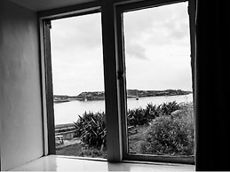 The Beach Day's Bar & B&B