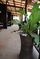 Captain's Lodge and Bar