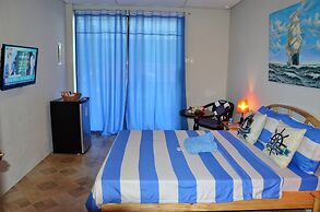 Captain's Lodge and Bar