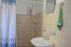 Captain's Lodge and Bar