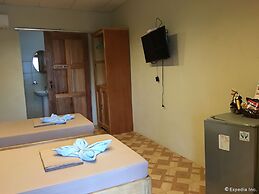 Captain's Lodge and Bar