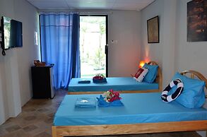 Captain's Lodge and Bar