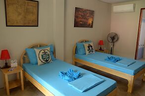 Captain's Lodge and Bar