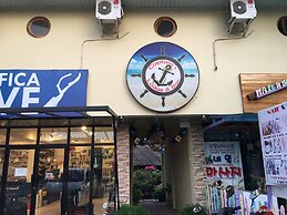 Captain's Lodge and Bar