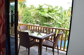 Captain's Lodge and Bar