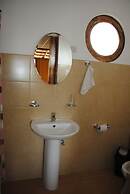 Captain's Lodge and Bar