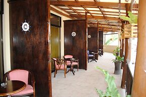 Captain's Lodge and Bar