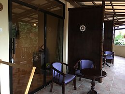 Captain's Lodge and Bar