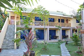 Captain's Lodge and Bar