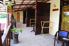 Captain's Lodge and Bar