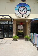 Captain's Lodge and Bar