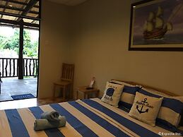 Captain's Lodge and Bar