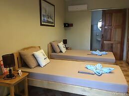 Captain's Lodge and Bar