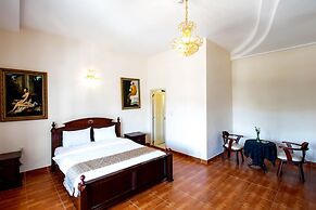 Le Petit Paris Hotel Dalat