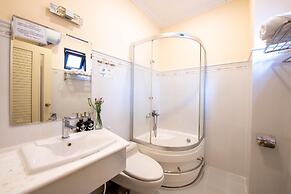 Le Petit Paris Hotel Dalat