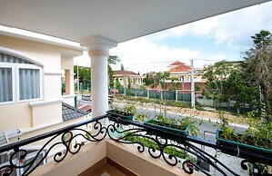 Le Petit Paris Hotel Dalat